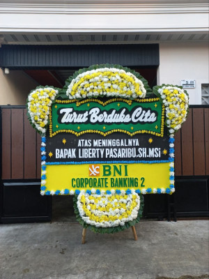 Papan Bunga Duka di Kayumalue Pajeko