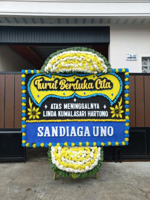 Papan Bunga Duka di Kayumalue Pajeko