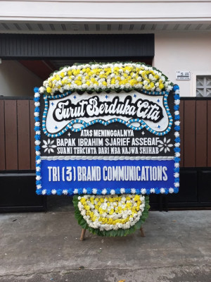 Papan Bunga Duka di Kayumalue Pajeko
